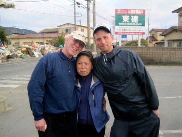 Luke Cummings with his wife and dad