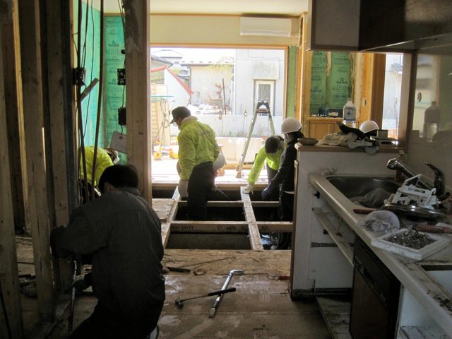 Removing the floorboards